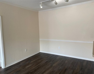 18001 Richmond Place Drive - Photo Thumbnail 11