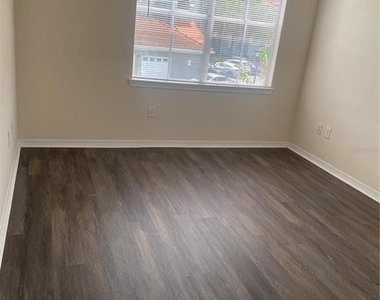 18001 Richmond Place Drive - Photo Thumbnail 8
