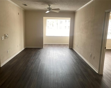 18001 Richmond Place Drive - Photo Thumbnail 14
