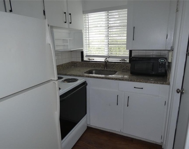 2567 15th Avenue N - Photo Thumbnail 3