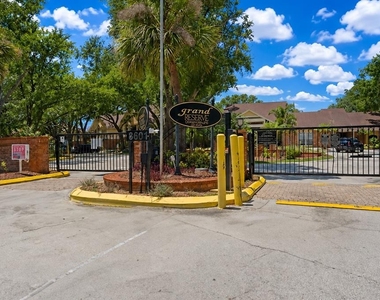 8752 Mallard Reserve Drive - Photo Thumbnail 68