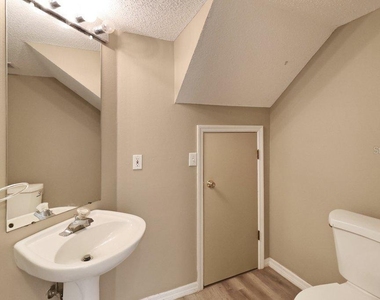 7127 Waterside Drive - Photo Thumbnail 20