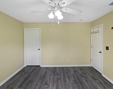7127 Waterside Drive - Photo Thumbnail 42