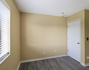 7127 Waterside Drive - Photo Thumbnail 35