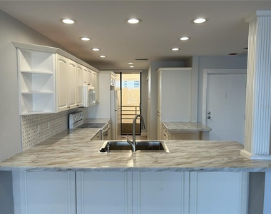 2775 Kipps Colony Drive S - Photo Thumbnail 3