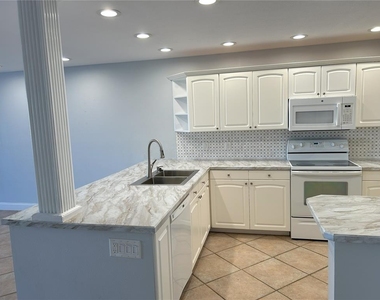 2775 Kipps Colony Drive S - Photo Thumbnail 4