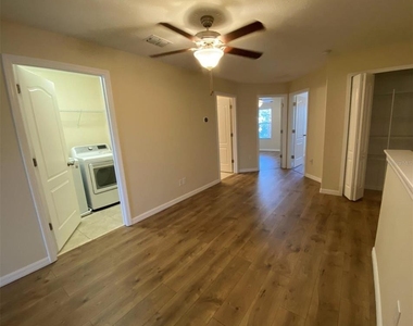 12013 Greengate Drive - Photo Thumbnail 10