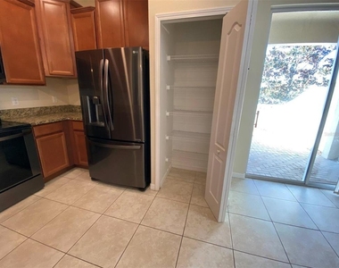 12013 Greengate Drive - Photo Thumbnail 5