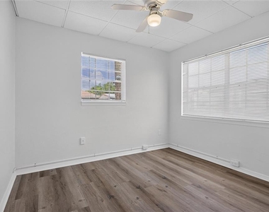 7508 N Thatcher Avenue - Photo Thumbnail 22