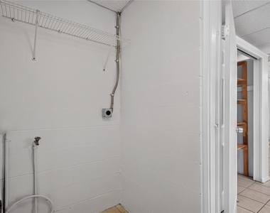 7508 N Thatcher Avenue - Photo Thumbnail 15