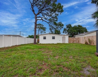 7508 N Thatcher Avenue - Photo Thumbnail 17