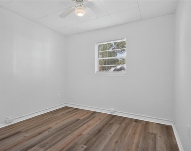 7508 N Thatcher Avenue - Photo Thumbnail 25