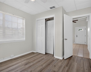 7508 N Thatcher Avenue - Photo Thumbnail 23
