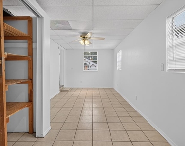 7508 N Thatcher Avenue - Photo Thumbnail 13