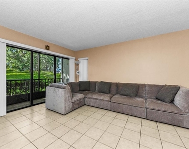 2575 Pine Ridge Way S - Photo Thumbnail 5