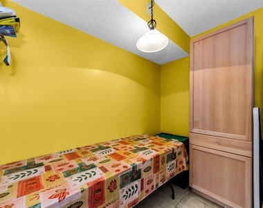 2575 Pine Ridge Way S - Photo Thumbnail 8