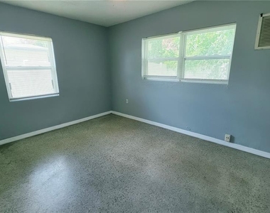 4615 Edgewater Drive - Photo Thumbnail 6