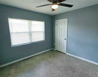 4615 Edgewater Drive - Photo Thumbnail 4