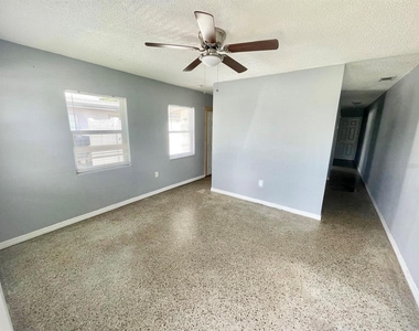 4615 Edgewater Drive - Photo Thumbnail 2