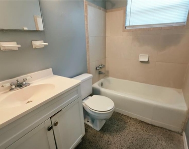 4615 Edgewater Drive - Photo Thumbnail 8