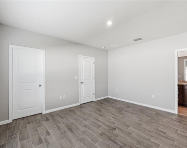 1530 Finnigan Circle - Photo Thumbnail 12