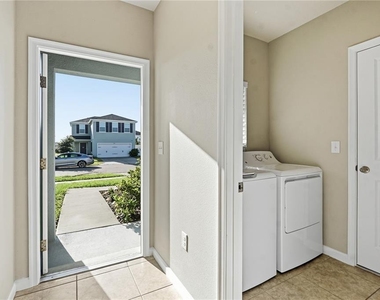 1530 Finnigan Circle - Photo Thumbnail 2