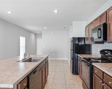 1530 Finnigan Circle - Photo Thumbnail 7