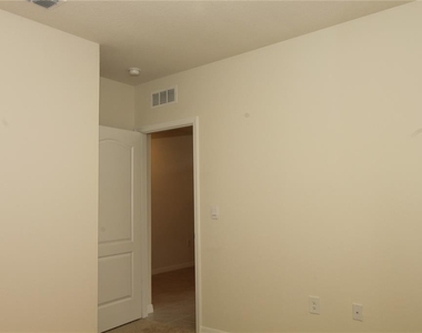 524 Talisi Loop - Photo Thumbnail 7