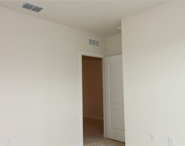 524 Talisi Loop - Photo Thumbnail 5
