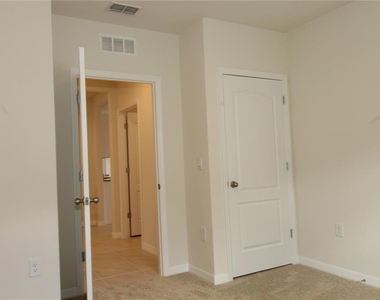 524 Talisi Loop - Photo Thumbnail 10