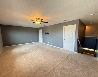 2228 Napone Lane - Photo Thumbnail 14
