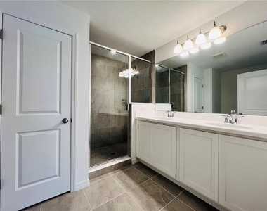 1561 Discovery Street - Photo Thumbnail 7