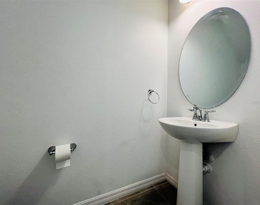 1561 Discovery Street - Photo Thumbnail 9