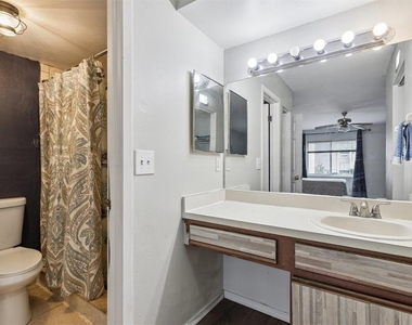 2554 Lakeway Branch Drive - Photo Thumbnail 6