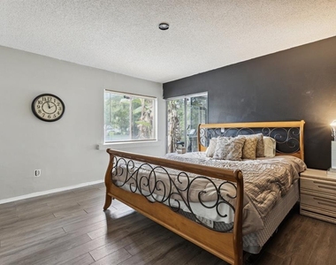 2554 Lakeway Branch Drive - Photo Thumbnail 7