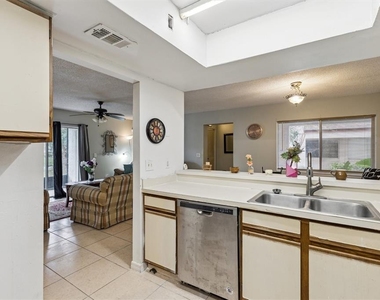 2554 Lakeway Branch Drive - Photo Thumbnail 3