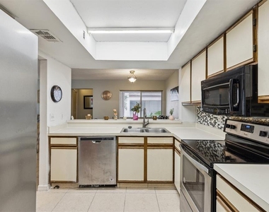 2554 Lakeway Branch Drive - Photo Thumbnail 2