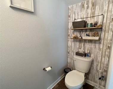 863 Grandin Street - Photo Thumbnail 8