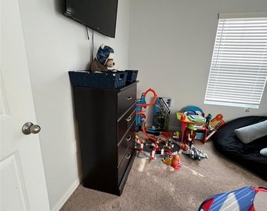 863 Grandin Street - Photo Thumbnail 5