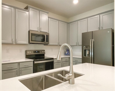 10010 Red Eagle Drive - Photo Thumbnail 5