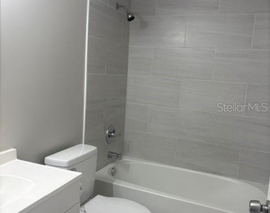 208 Northlake Drive - Photo Thumbnail 10