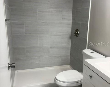 208 Northlake Drive - Photo Thumbnail 6