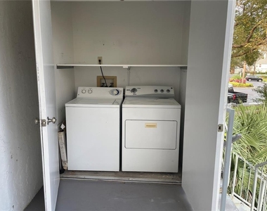 208 Northlake Drive - Photo Thumbnail 3