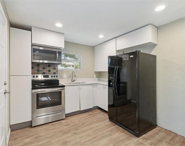 5000 Huppel Avenue - Photo Thumbnail 4