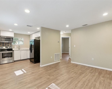 5000 Huppel Avenue - Photo Thumbnail 5