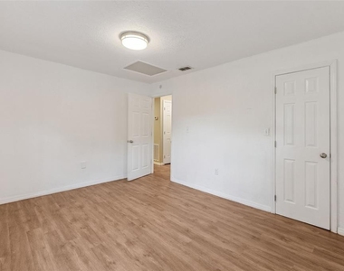 5000 Huppel Avenue - Photo Thumbnail 9