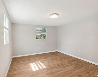 5000 Huppel Avenue - Photo Thumbnail 12