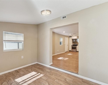 5000 Huppel Avenue - Photo Thumbnail 3