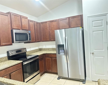 477 Kestrel Drive - Photo Thumbnail 4