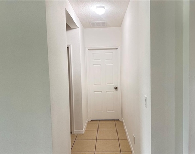477 Kestrel Drive - Photo Thumbnail 12